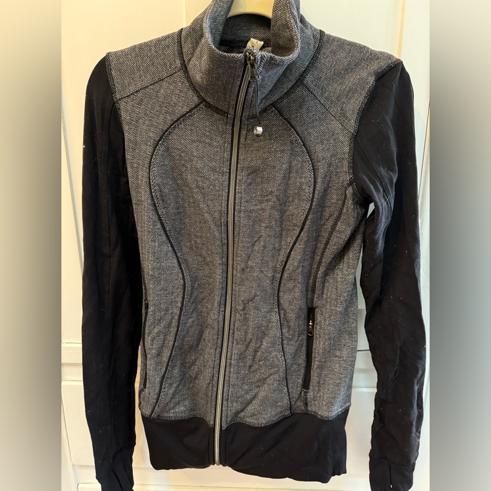 Lululemon In Stride Jacket, Herringbone black and grey, size 6, great condition